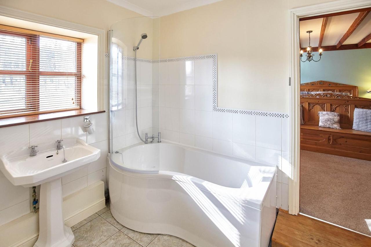 Host & Stay - The Arches Cottage Brotton エクステリア 写真